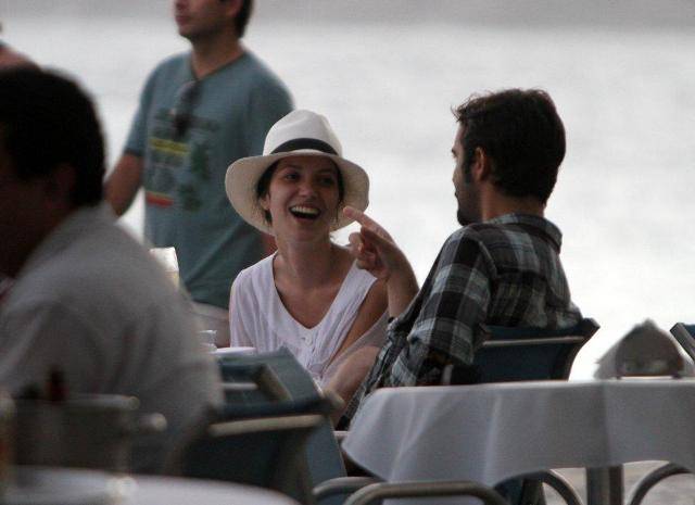 Nathalia Dill em restaurante no Arpoador, Rio do Janeiro