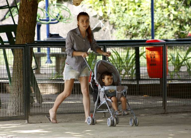 Mariah Rocha e o filho João Pedro