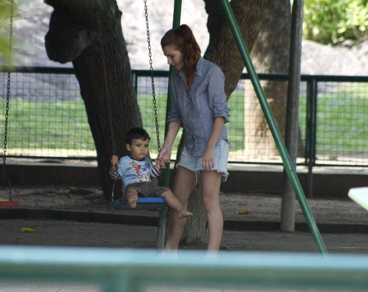 Mariah Rocha e o filho João Pedro