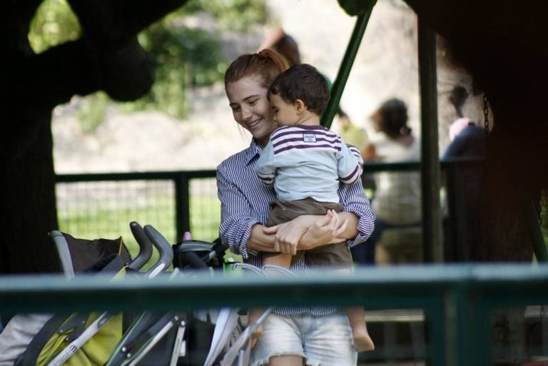 Mariah Rocha e o filho João Pedro