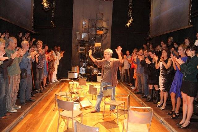 Famosos assistem à peça de Aderbal Freire Filho no Teatro Poeirinha, em Botafogo, Rio de Janeiro