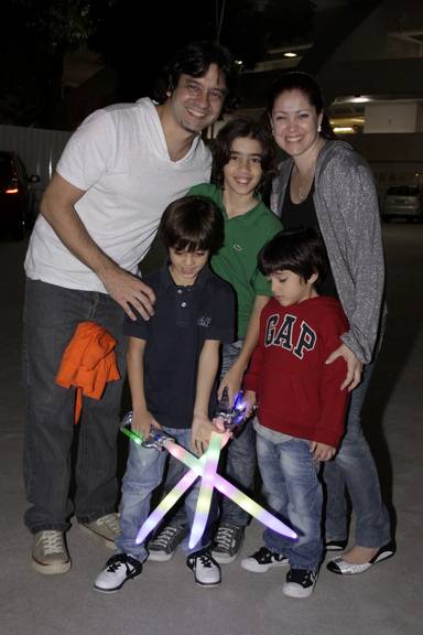 Matheus Costa com a família no show 'Disney On Ice'