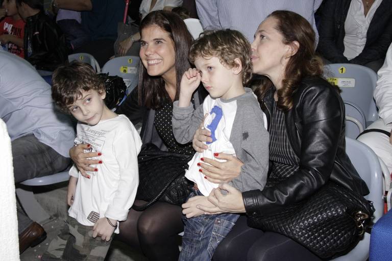 Isabela Garcia com os filhos gêmeos Bernardo e Francisco e a irmã Rosana Garcia