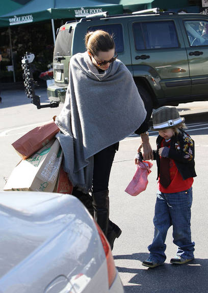 Shiloh e Angelina Jolie em passeio