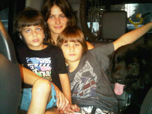 Isabeli Fontana com os filhos Zion e Lucas