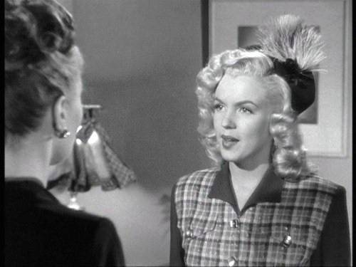 Marilyn Monroe em cena de 'Ladies of the Chorus'