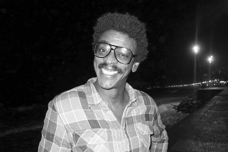 Seu Jorge posa com o óculos de Terry Richardson