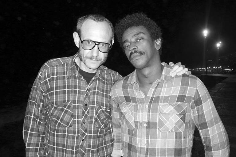 Seu Jorge posa com Terry Richardson