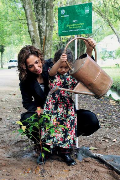 Consciência ecológica de Camila Pitanga e Antônia