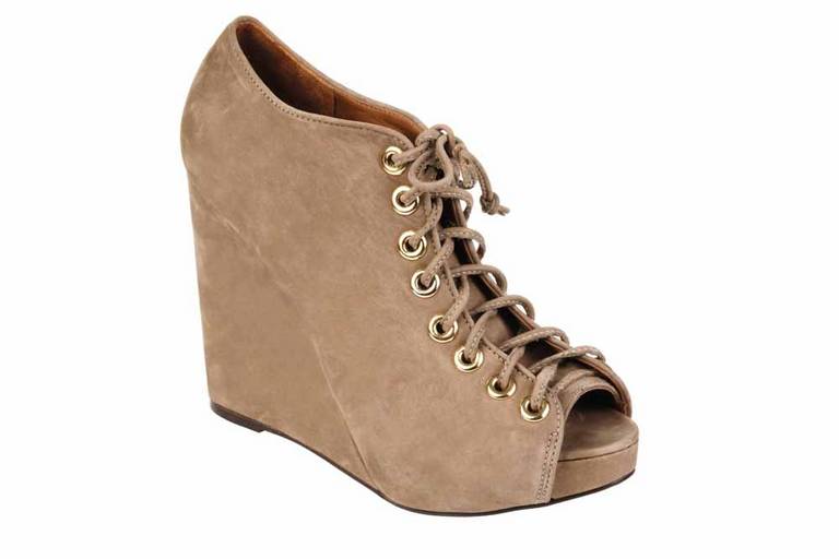 Terracota: Ankle boot de camurça com salto anabela forrado UZA 14 2104-4444 [uza.com.br]