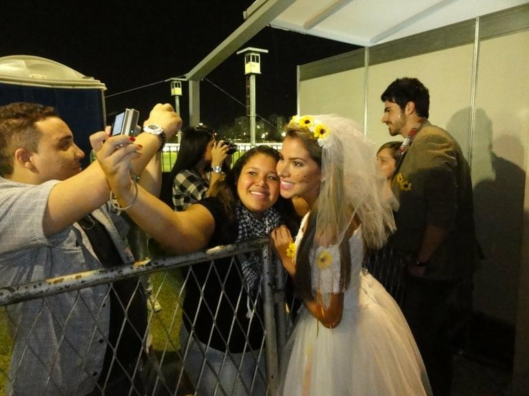 Rodrigão e Adriana casam em festa junina