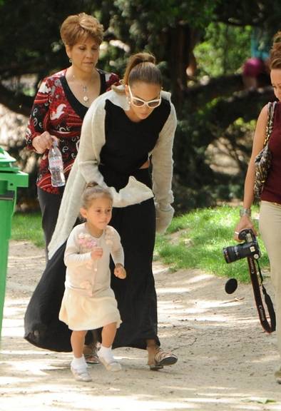 Jennifer Lopez com a sua mãe Guadalupe Lopez e a filha Emme Maribel Muniz