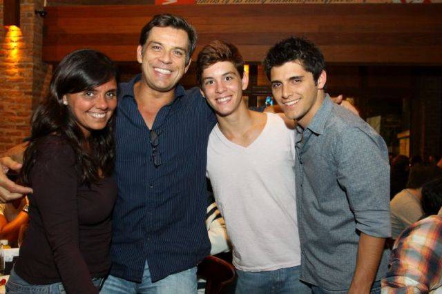 Ana Simas, Beto Simas, João Vithor e Bruno Gissoni