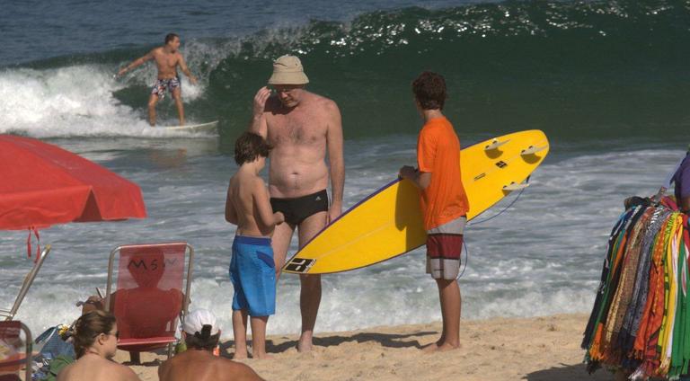 Pedro Bial pega onda no Rio