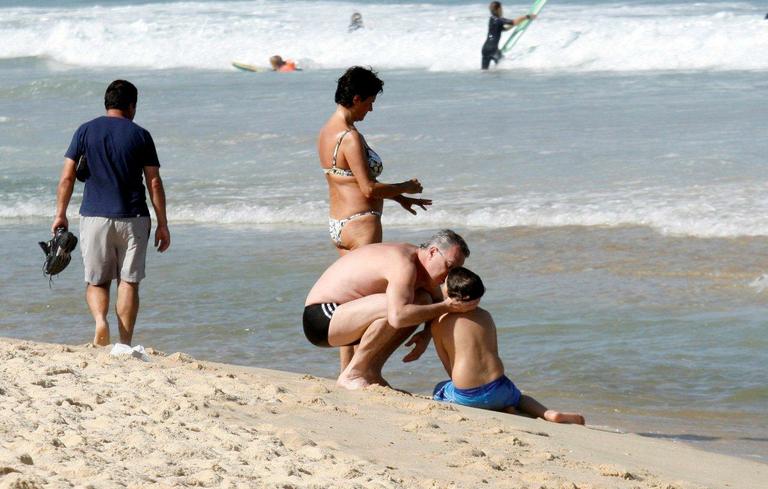 Pedro Bial pega onda no Rio