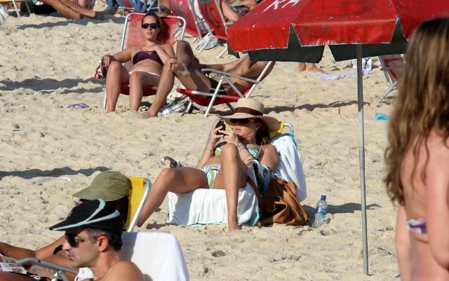 Letícia Birkheuer na praia de Ipanema