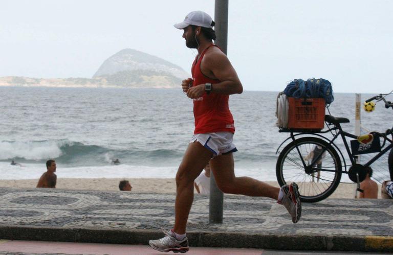 Thierry Figueira se exercita no Rio de Janeiro