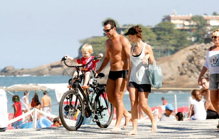 Carlos Bonow com o filho Conrado e a mulher Keila Kerber