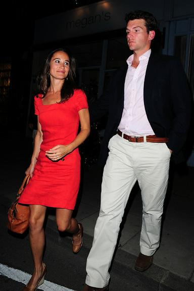 Pippa Middleton passa o dia com o namorado Alex Loudon