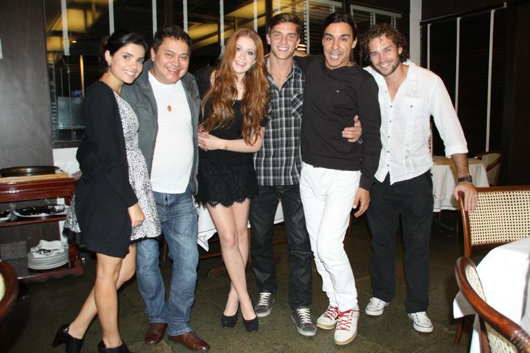 Vanessa Giácomo, Glaycon Muniz, Marina Ruy Barbosa, Klebber Toledo, André Gonçalves e Keff Oliveira