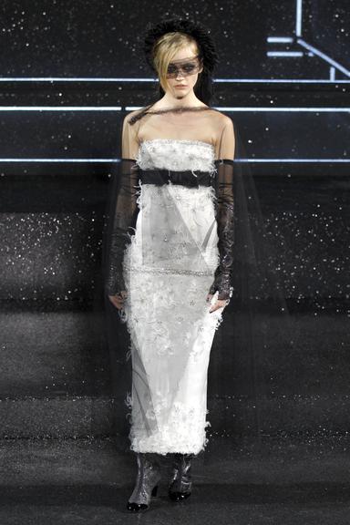 Desfile de alta-costura do estilista Karl Lagerfeld em Paris, França