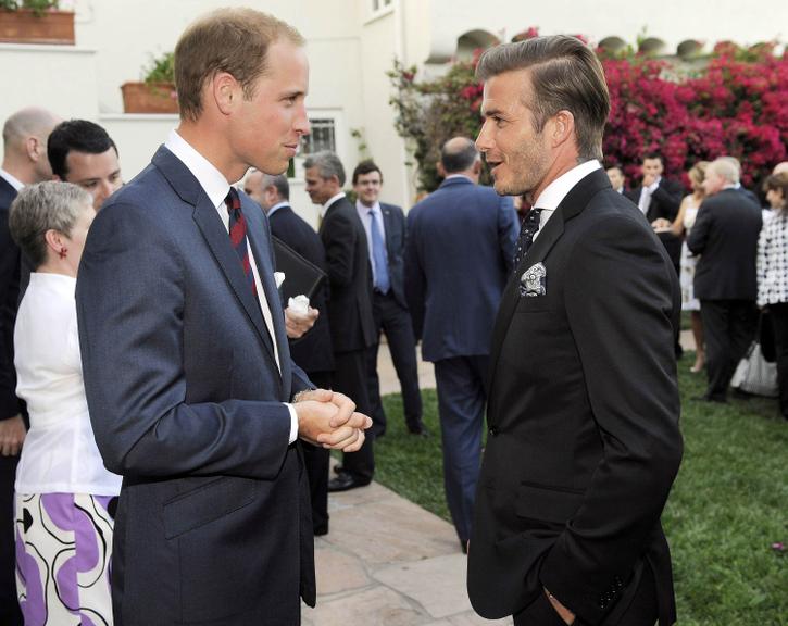 Príncipe William bate papo com David Beckham em Los Angeles