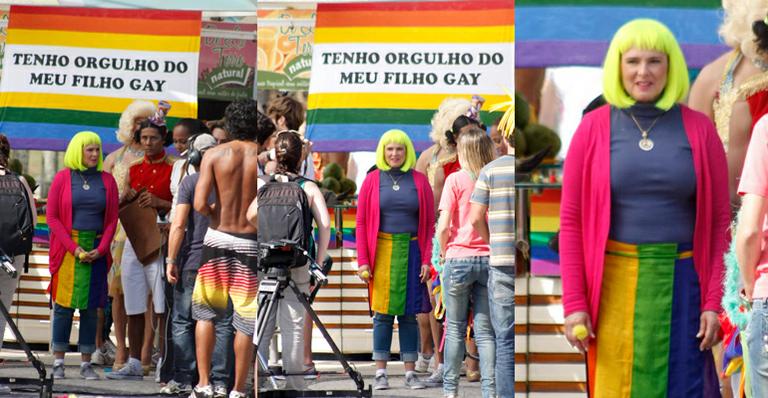 Deborah Secco, Ricardo Tozzi e outros atores gravam cenas de Insensato Coração na Parada Gay do Leme, no Rio