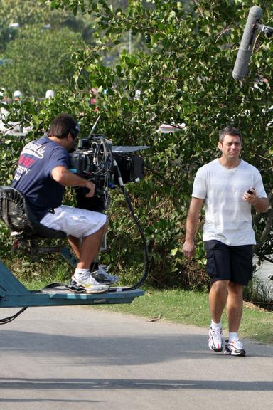 Luigi Baricelli grava ‘Insensato Coração’ na Lagoa Rodrigo de Freitas