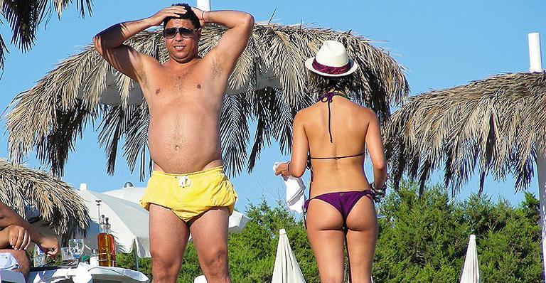 Ronaldo Nazário e sua Bia Antony curtem férias em família