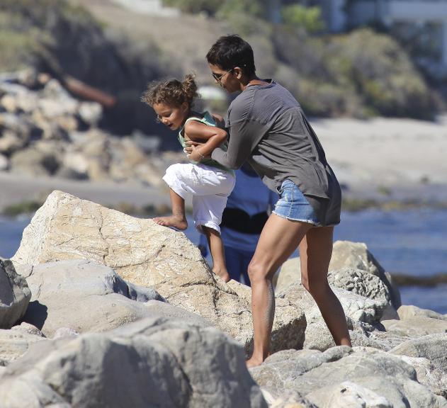 Halle Berry com a filha Nahla