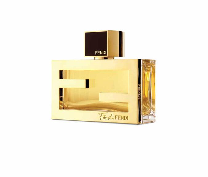 Fan di Fendi – Fragrância floral com notas de pera, groselha, tangerina da Calábria, pimenta-rosa, rosa damascena e couro FENDI 0800 170-506