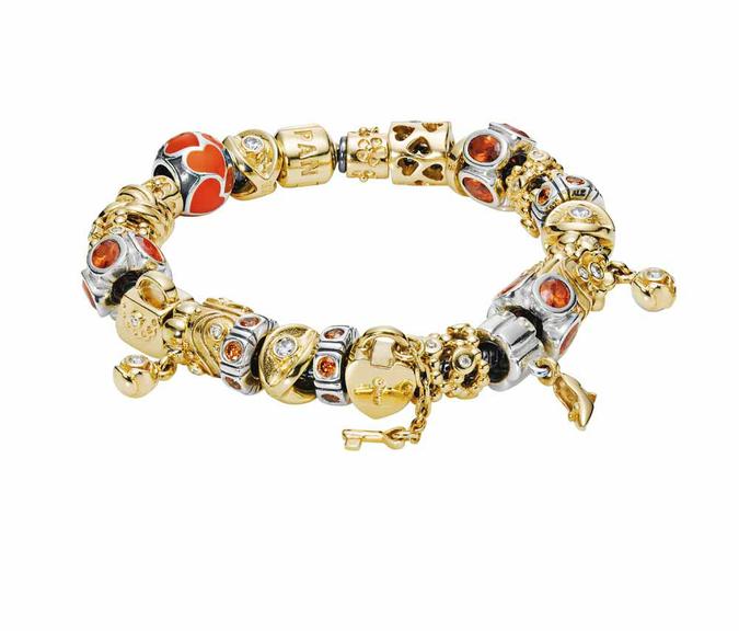 Ouro: Pulseira com charms variados de ouro com diamante, de prata com zircônia e de prata com esmalte PANDORA 11 3081-3301 [pandora.net]