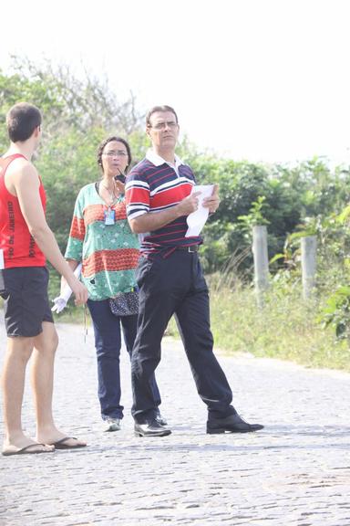 Mario Gomes grava cenas da novela 'Vidas em Jogo' pela praia do Abricó, no Rio de Janeiro