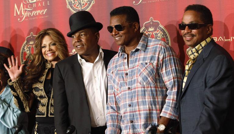 La Toya Jackson e os seus irmãos Jackie e Marlon participam de coletiva de imprensa para anunciar um show de tributo ao cantor Michael Jackson