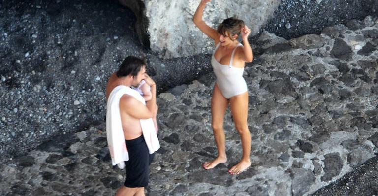 Penélope Cruz e Javier Bardem levam Leo à praia