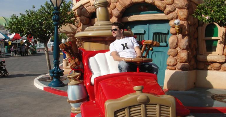 Thiago Oliveira se diverte na Disney 