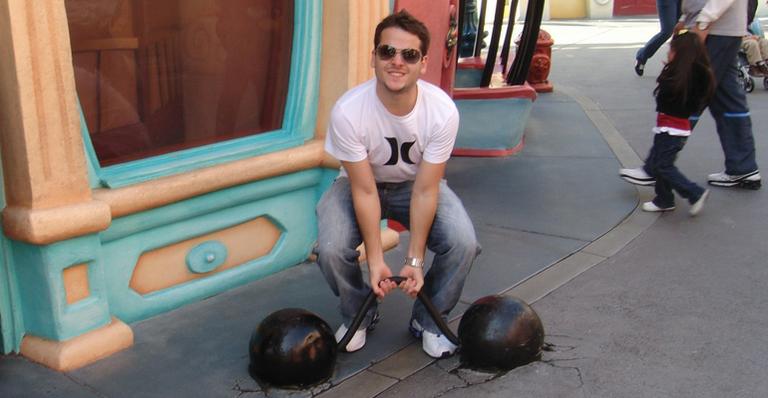 Thiago Oliveira se diverte na Disney 