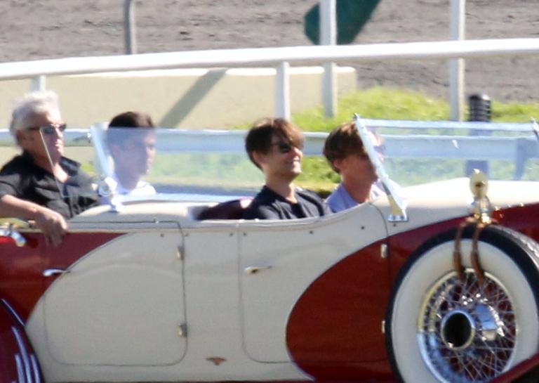 Leonardo DiCaprio e Tobey Maguire testam carro vintage para seu novo filme, The Great Gatsby