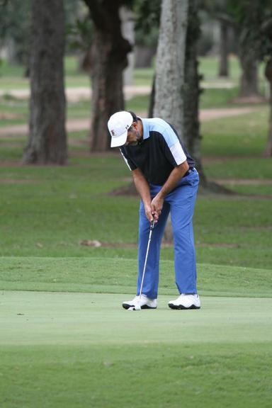 Humberto Martins e Marcos Pasquim jogam golfe no Rio de Janeiro