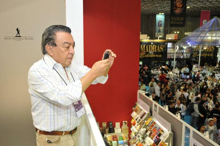 Mauricio de Sousa autografa ‘A Pipa e a Flor’