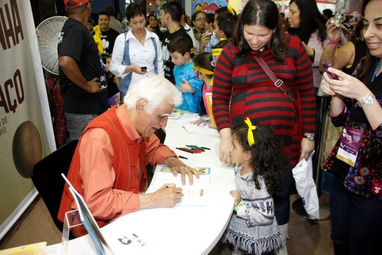 Ziraldo autografa ‘O Capetinha do Espaço’