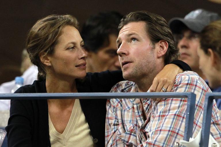 Edward Burn e sua esposa, Christy Turlington 