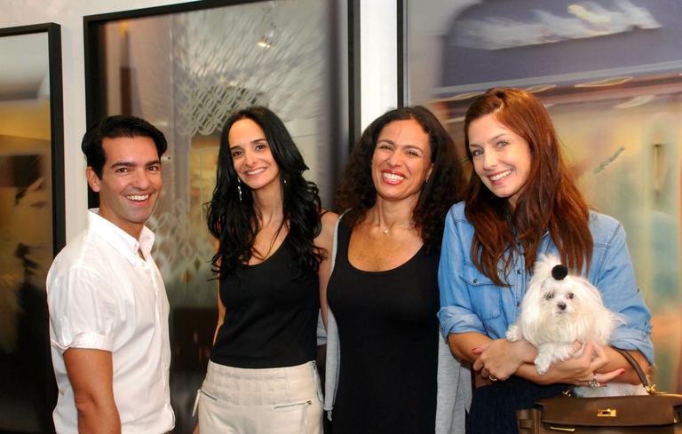 Raphael Mendonça, Fernanda Naman, Juliane Daud, Camilla Guebur e Satine 