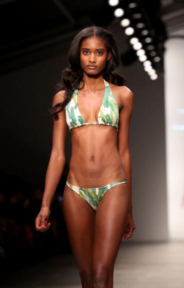 Desfile Issa London inspirado no Rio de Janeiro