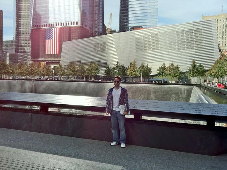 Thiago Oliveira visita o memorial das Torres Gêmeas