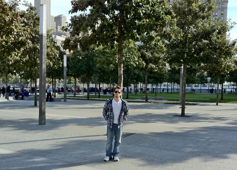 Thiago Oliveira visita o memorial das Torres Gêmeas