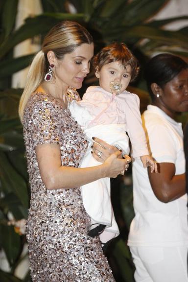 Flávia Alessandra com a filha Olívia