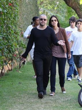 Murilo Benício aparece careca no Rio de Janeiro