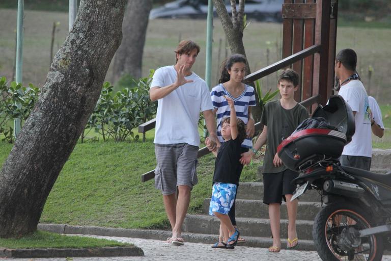 Vladimir Brichta com os filhos