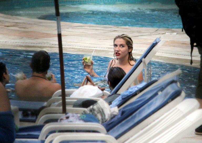 Ke$ha se diverte em hotel no Rio de Janeiro